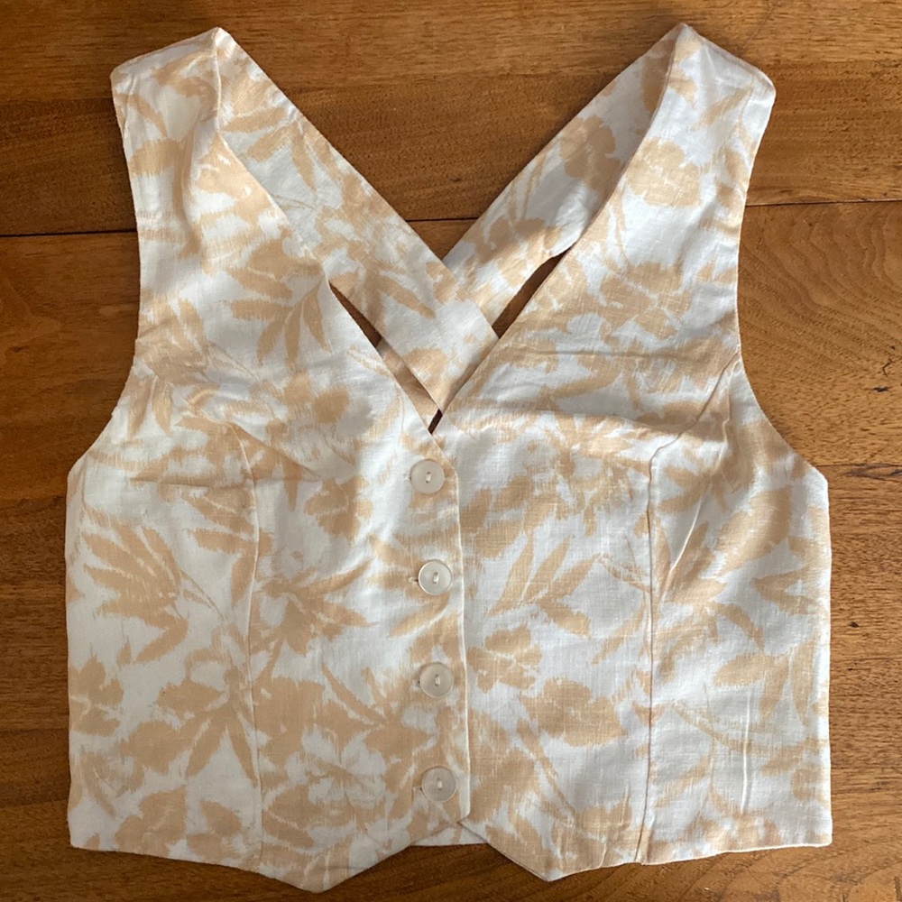 Abercrombie & Fitch off white pattern fitted vest